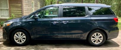 Used 2017 Kia Sedona LX w/ LX Essentials Premium Package