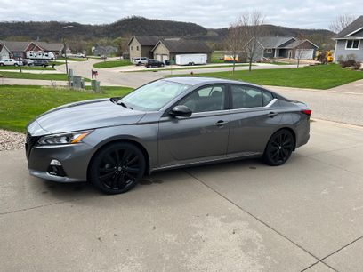 Used 2022 Nissan Altima 2.5 SR w/ Midnight Edition Package
