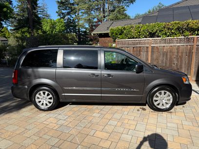 Used 2016 Chrysler Town & Country Touring w/ Driver Convenience Group