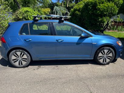 Used 2016 Volkswagen e-Golf SE w/ DC Fast Charging Package