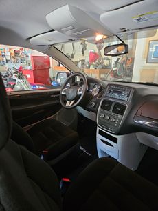 Used 2016 Dodge Grand Caravan American Value Package w/ UConnect Hands-Free Group