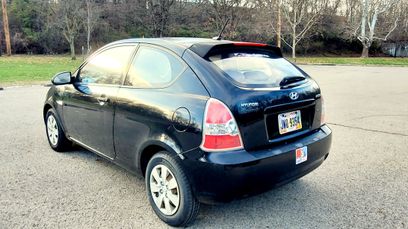 Used 2010 Hyundai Accent GS w/ Premium Pkg 3