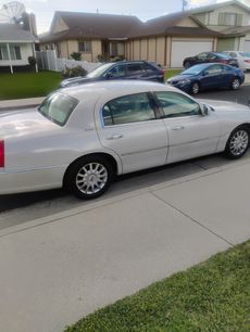 Used 2007 Lincoln Town Car Signature