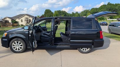 Used 2015 Chrysler Town & Country Touring w/ Driver Convenience Group