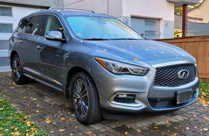 Used 2017 INFINITI QX60 AWD w/ Deluxe Technology Package