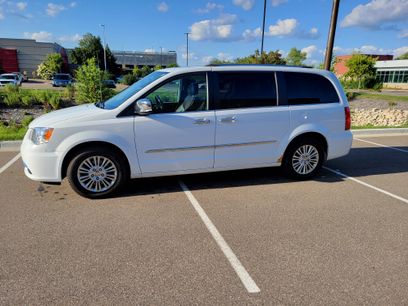 Used 2014 Chrysler Town & Country Limited w/ Luxury Group