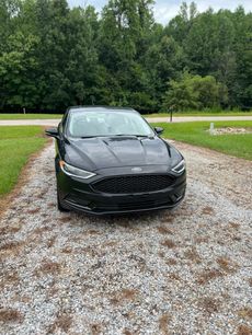 Used 2018 Ford Fusion SE w/ Fusion SE Technology Package