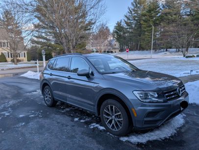 Used 2019 Volkswagen Tiguan SE w/ Panoramic Sunroof Package