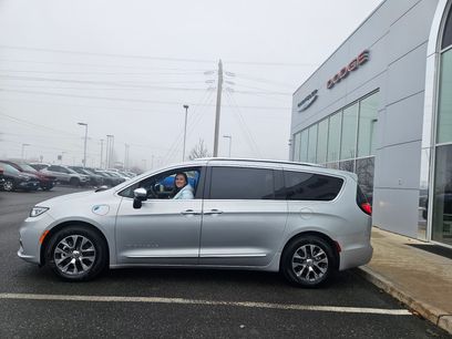 Used 2023 Chrysler Pacifica Pinnacle