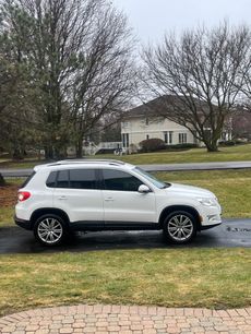 Used 2011 Volkswagen Tiguan SE