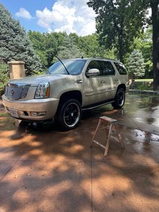 Used 2007 Cadillac Escalade AWD w/ Information Package