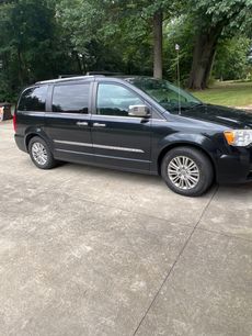 Used 2013 Chrysler Town & Country Limited