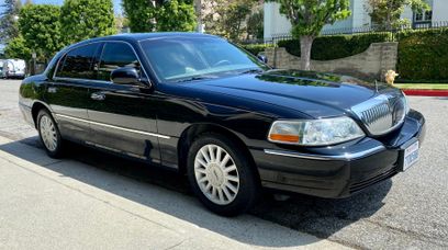 Used 2005 Lincoln Town Car Signature