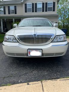Used 2005 Lincoln Town Car Signature Limited