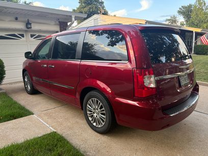 Used 2014 Chrysler Town & Country Touring-L w/ Driver Convenience Group