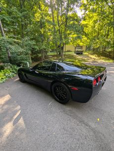Used 2000 Chevrolet Corvette Coupe w/ Roof Pkg