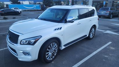 Used 2017 INFINITI QX80 4WD w/ Deluxe Technology Package