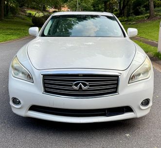 Used 2011 INFINITI M37 w/ Deluxe Touring Pkg