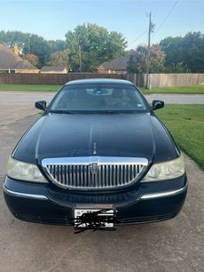 Used 2010 Lincoln Town Car Signature Limited
