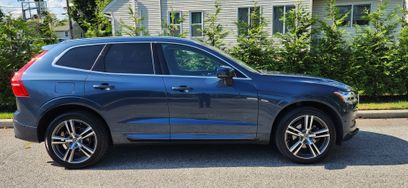 Used 2019 Volvo XC60 T5 Momentum w/ Multimedia Package