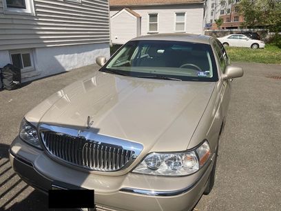 Used 2005 Lincoln Town Car Signature