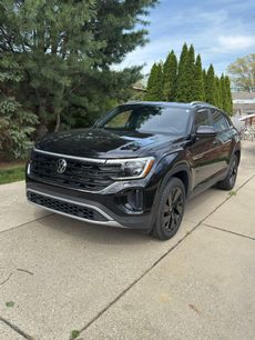 Used 2024 Volkswagen Atlas Cross Sport SE w/ Panoramic Sunroof Package