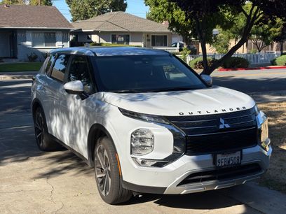 Used 2023 Mitsubishi Outlander SE