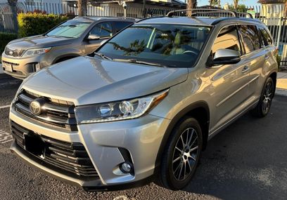 Used 2018 Toyota Highlander SE