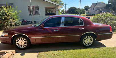 Used 2003 Lincoln Town Car Signature