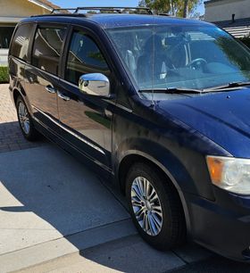 Used 2013 Chrysler Town & Country Touring-L w/ Entertainment Group #2