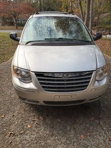 Used 2005 Chrysler Town & Country Limited