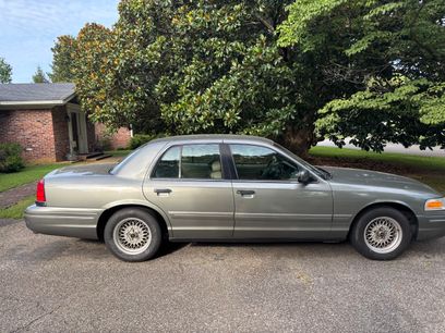 Used 2001 Ford Crown Victoria LX