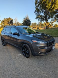 Used 2018 Jeep Cherokee Latitude w/ Altitude Package