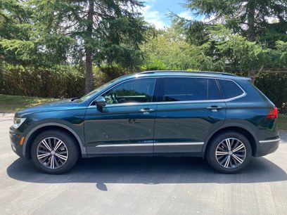 Used 2018 Volkswagen Tiguan SE w/ 18" Alloy Wheels Package