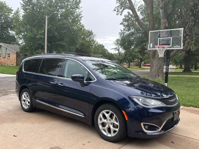 Used 2017 Chrysler Pacifica Touring-L w/ Tire & Wheel Group