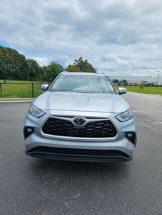 Used 2022 Toyota Highlander XLE