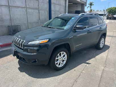 Used 2018 Jeep Cherokee Latitude Plus w/ Comfort/Convenience Group