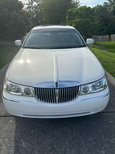 Used 1999 Lincoln Town Car Cartier