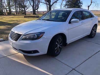 Used 2013 Chrysler 200 Touring w/ S Exterior Appearance Pkg