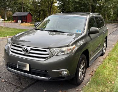 Used 2012 Toyota Highlander SE