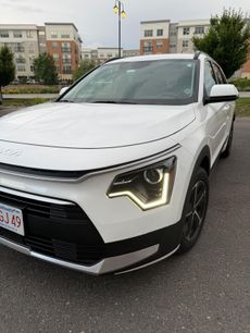 Used 2025 Kia Niro EX