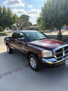 Used 2005 Dodge Dakota SLT
