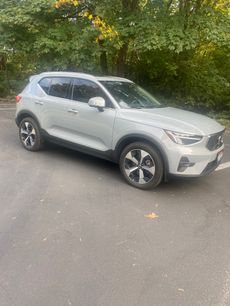 Used 2024 Volvo XC40 B5 Plus