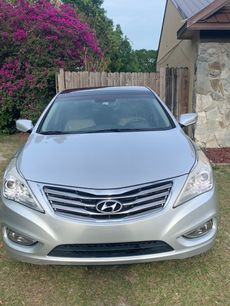 Used 2013 Hyundai Azera w/ Technology Pkg