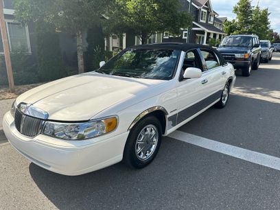 Used 1998 Lincoln Town Car Signature
