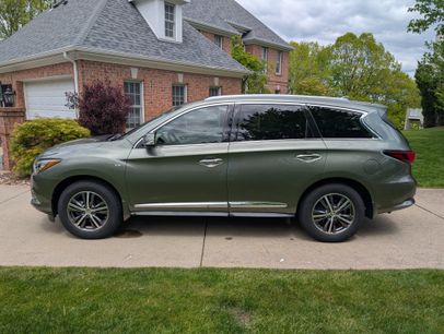 Used 2017 INFINITI QX60 FWD w/ Premium Plus Package
