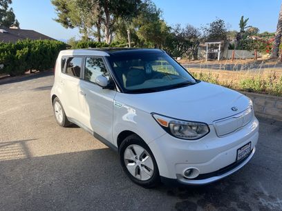 Used 2016 Kia Soul EV + w/ Sun & Fun Package