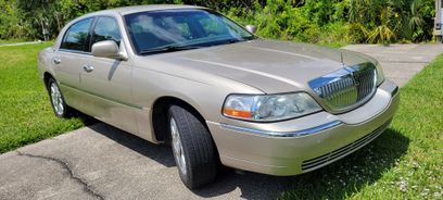 Used 2010 Lincoln Town Car Signature Limited