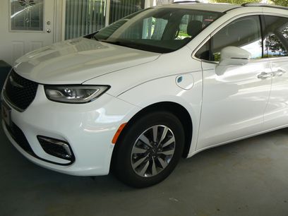Used 2021 Chrysler Pacifica Touring-L