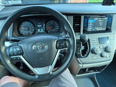 Used 2017 Toyota Sienna LE